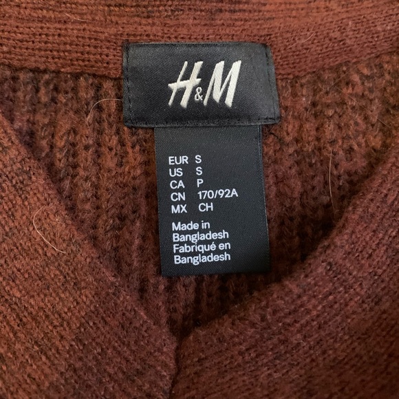 H&M V-Neck Boyfriend Sweater - Picture 2 of 3
